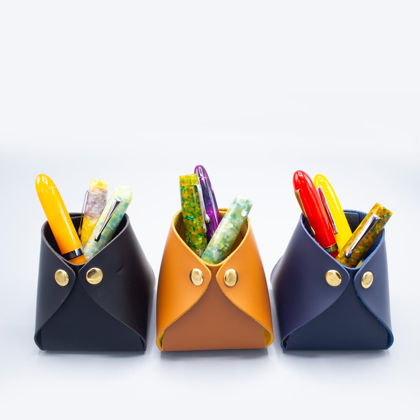 Epitome Foldable Leather Pen Stand