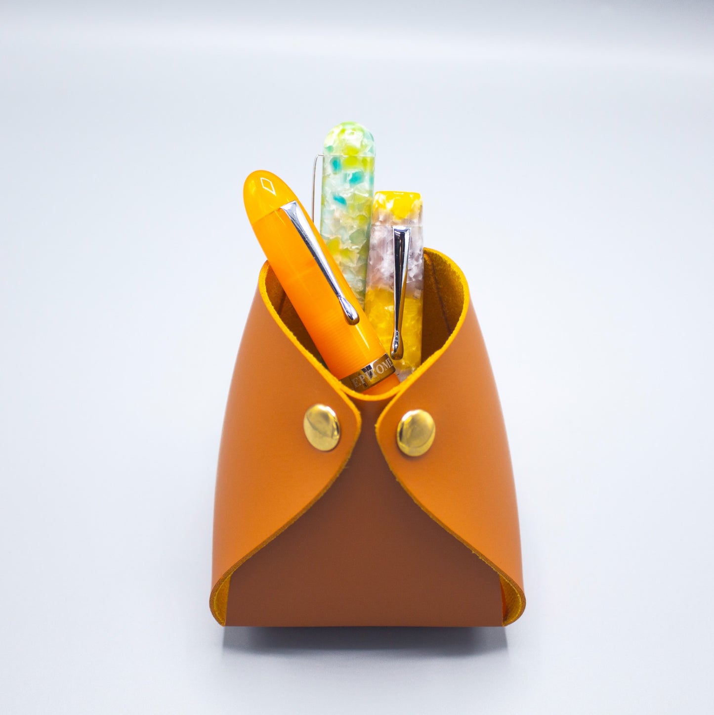 Epitome Foldable Leather Pen Stand